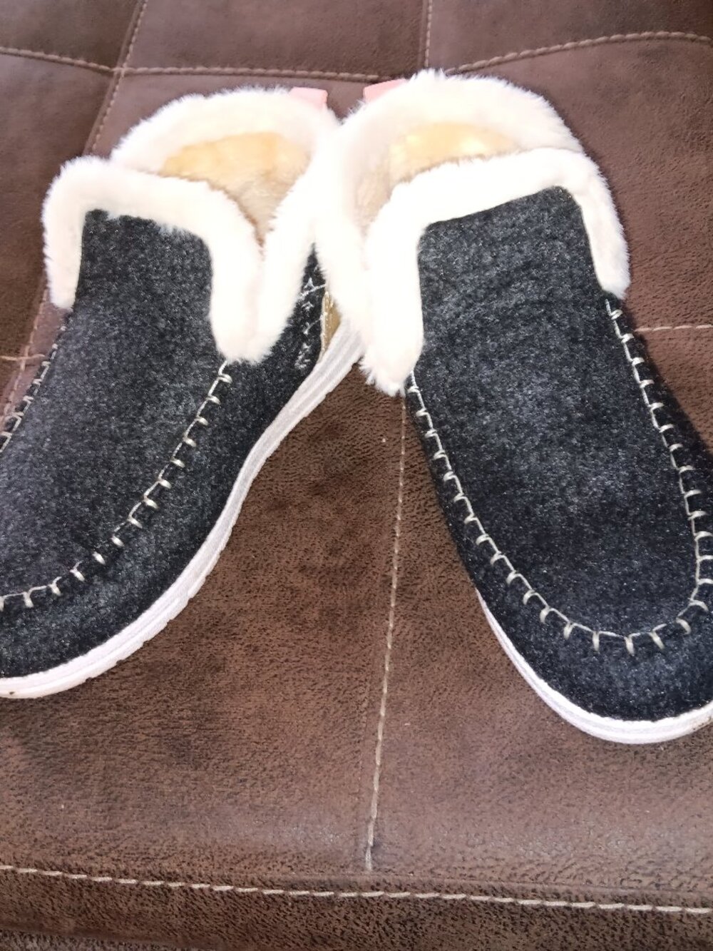 Women's Winter Warm Lined Ankle/ Snow Boots Size 10.